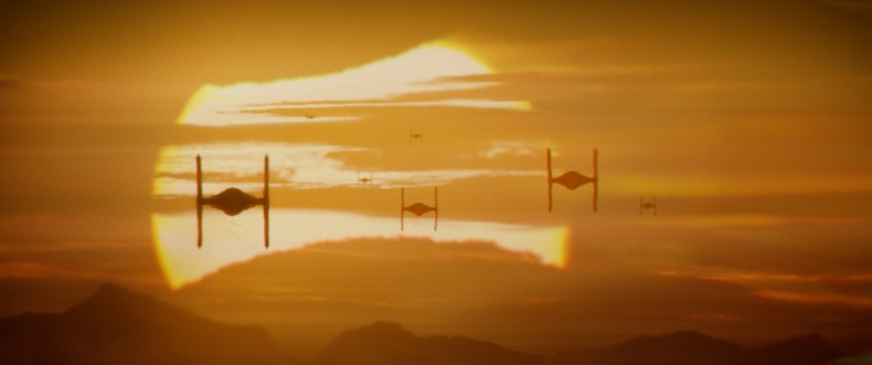 Кадър от „Star Wars: Силата се пробужда“