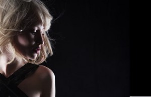 Нов трейлър на секси-психо-трилъра „Plush” на Катрин Хардуик