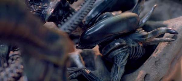 alien-king-sideshow-collectibles-image-7-600x269