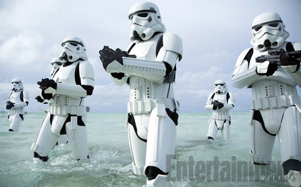 rogue-one-a-star-wars-story-stormtroopers-beach-1-600x373