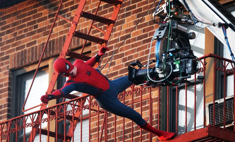 пратена е, файлът се казва spidey-h, текст: Том Холанд на снимачната площадка на „Spider-Man: Homecoming“