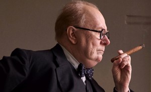 Поглед към Гари Олдман като Уинстън Чърчил в „Darkest Hour”