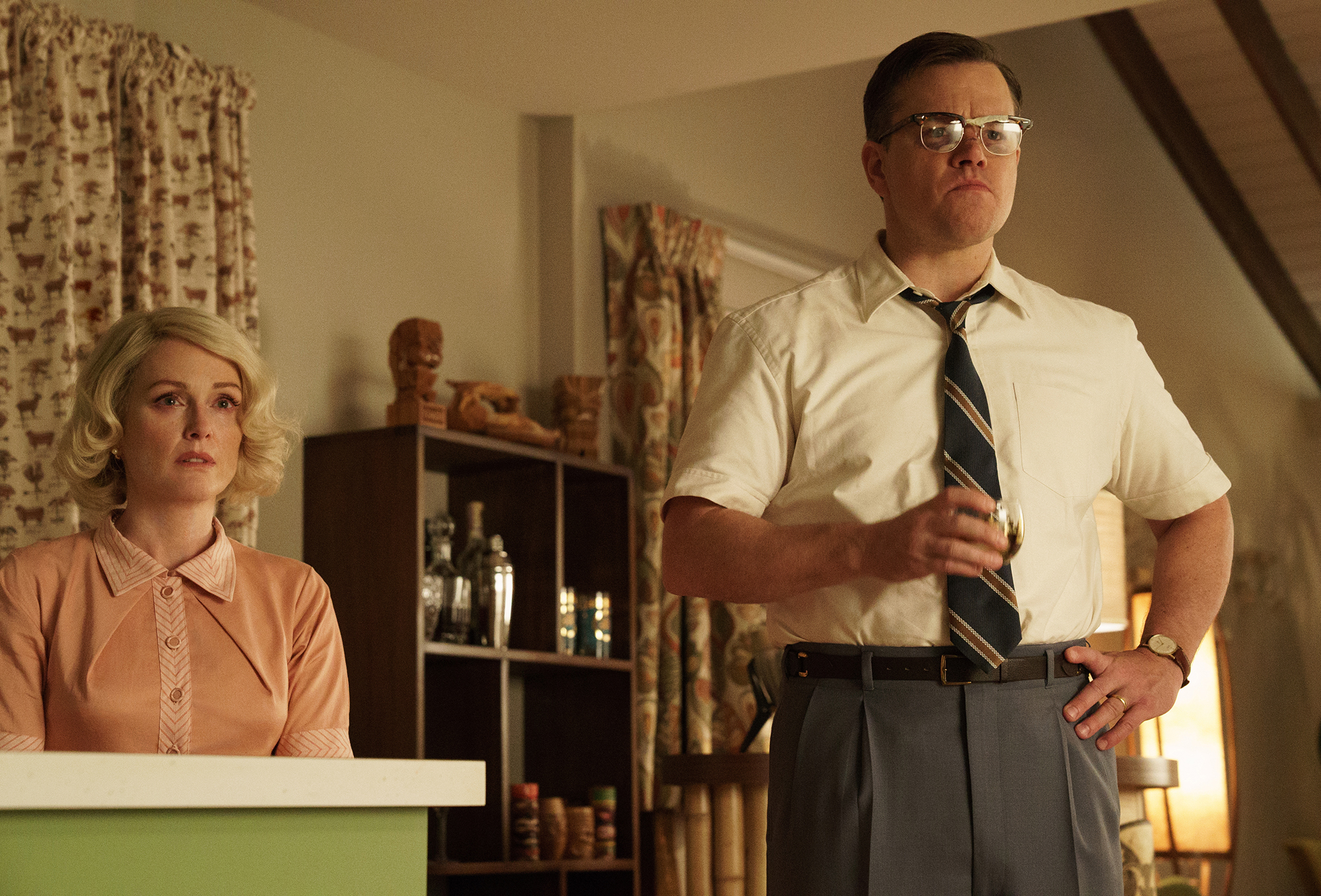 Left-to-right-Julianne-Moore-as-Margaret-and-Matt-Damon-as-Gardner-in-SUBURBICON-from-Paramount-Pictures-and-Black-Bear-Pictures.