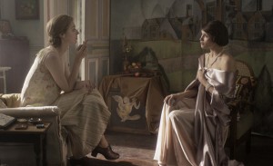 Първи поглед към Елизабет Дебики и Джема Атъртън във „Vita & Virginia”