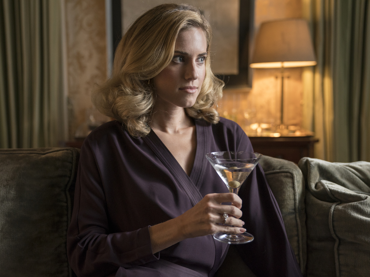 Allison Williams as Marianne Banks in PATRICK MELROSE (Season 1, Episode 01). - Photo: Justin Downing/SHOWTIME - Photo ID: PM_101_031117_SNY06999.R