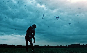 WTF трейлър на седмицата: Зомбита валят от небето в „Z Dead End“ с Фелиса Роуз