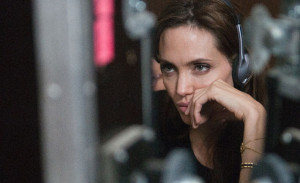 Анджелина Джоли ще режисира „Без кръв“ по Алесандро Барико със Салма Хайек и Деймиън Бишир