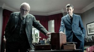 Нов трейлър на „Freud’s Last Session“ с легендата Антъни Хопкинс и Матю Гуд