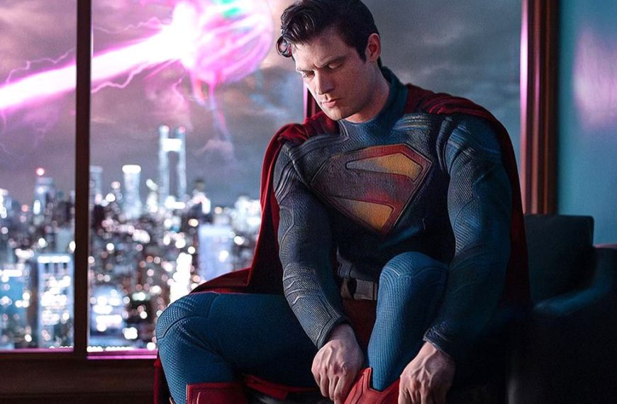 Първи официален поглед към Дейвид Коренсует в „Superman“ на Джеймс Гън