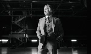Поглед към Даниел Крейг като Беноа Бланк в „Wake Up Dead Man“ на Райън Джонсън